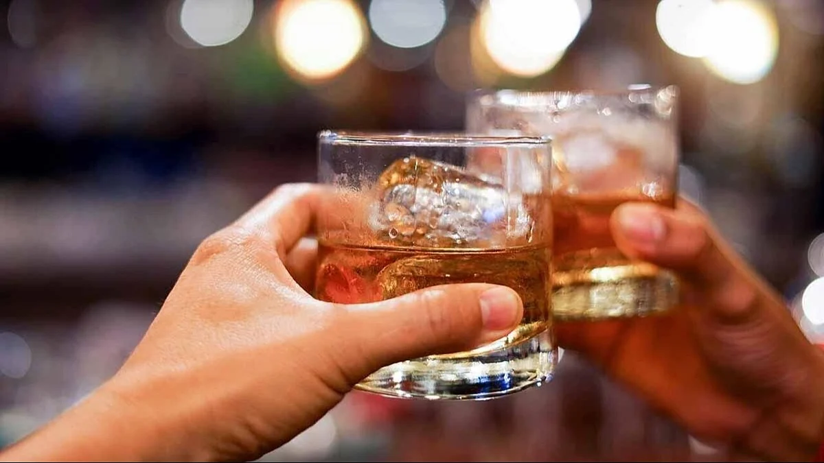 सऊदी अरब में अब खुलकर छलकेंगे शराब के जाम