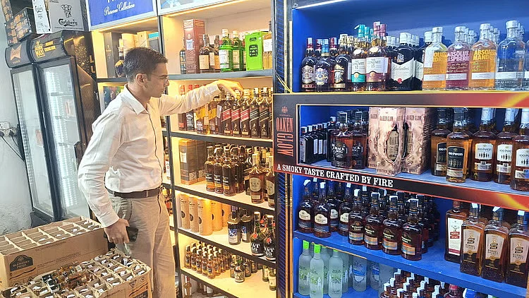 'त्रिकाल' व्हिस्की पर संत समाज नाराज