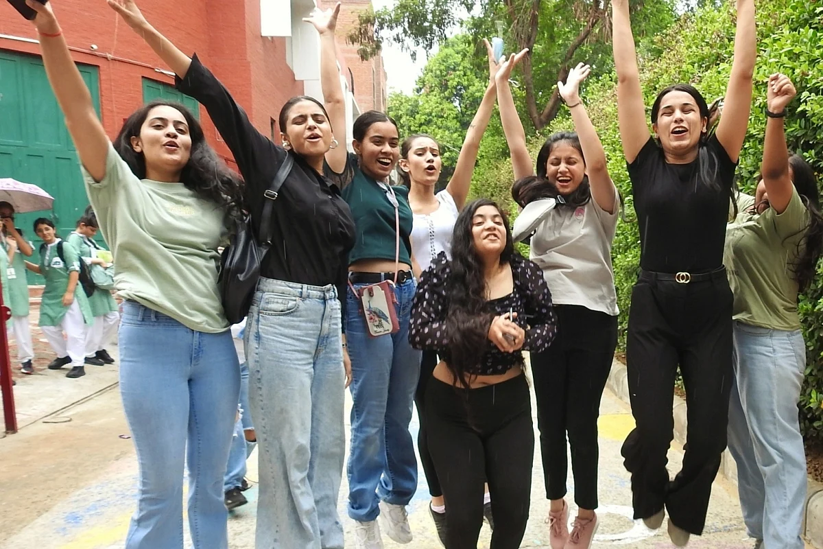 JEE Advanced  2025 टाॅपर्स 