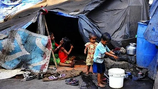 गरीबी से निकले बाहर