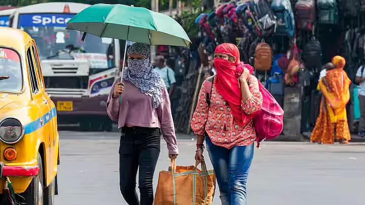 Delhi में भीषण गर्मी का कहर जारी 