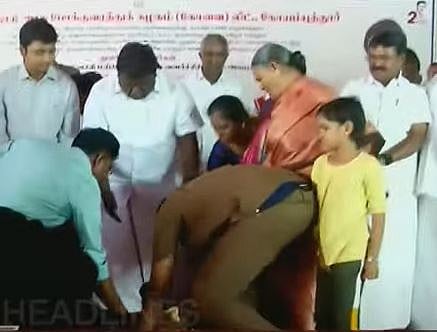 பணியிடமாற்றம் கேட்டு அமைச்சரின் காலில் விழுந்த ஓட்டுநர் நெகிழவைத்த  சம்பவம்/Driver fell on minister's feet asking for job transfer; Shocking  incident