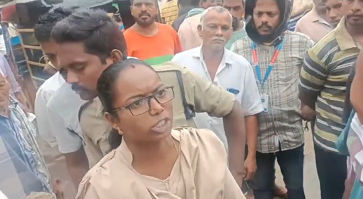 பெண் காவலர்