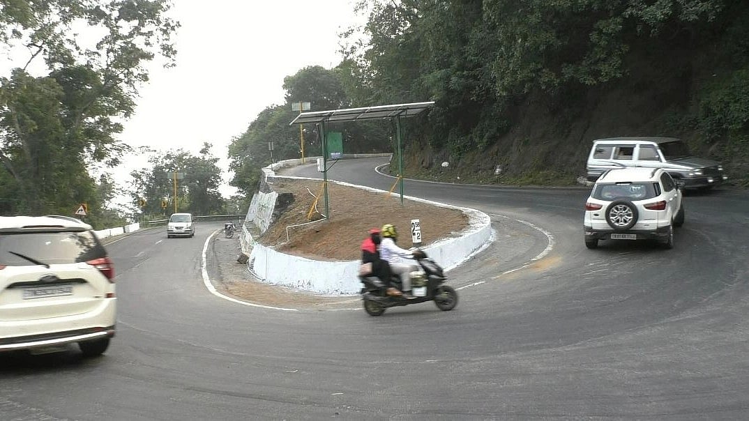 Ooty route has been changed in Mettupalayam for two months due to heavy  Traffic | சுற்றுலாப் பயணிகளின்: ஊட்டி, குன்னூரில் போக்குவரத்து மாற்றம்!