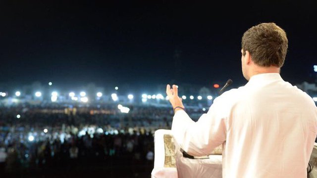 اسے روپے کا ٹوٹنا نہیں ’برباد ہو جانا‘ کہیں گے: راہل گاندھی