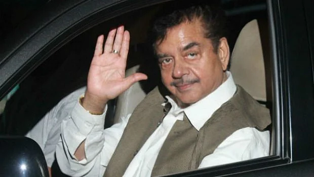 ’آپ کریں تو راس لیلا، باقی کریں تو کیریکٹر ڈھیلا!‘ مودی پر ’شترو‘ کا حملہ