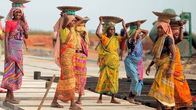 ’منریگا مزدوری‘ میں اضافہ کے نام پر پی ایم مودی نے مزدوروں سے کیا مذاق!