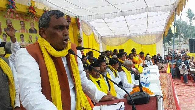 مذہب کی بنیاد پر لڑانے والے سیاسی لیڈروں کو نذر آتش کر دو: یو پی وزیر
