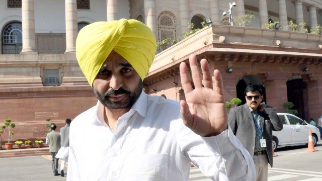 کیجریوال کے ’معافی نامہ‘ کے بعد عآپ میں افراتفری، بھگونت مان کا استعفیٰ