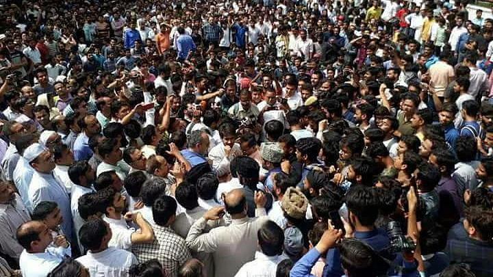 علی گڑھ مسلم یونیورسٹی میں حالات کشیدہ، طلبا و اساتذہ متحد، انٹرنیٹ 5 مئی تک بند