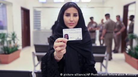 سعودی خواتین کو اولین ڈرائیونگ لائسنس جاری کر دیے گئے