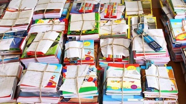 وقت بے وقت:اسکولی کتابوں میں تبدیلی پر بحث کرنے کی ضرورت