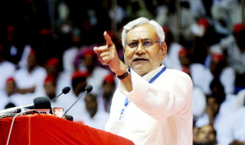 اَب نتیش نے ’نمامی گنگے‘ پروجیکٹ کو بنایا نشانہ، کہا ’نہ گنگا صاف ہے نہ شفاف‘