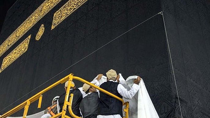 غلاف کعبہ زمین سے 3 میٹر بلند کیوں کیا گیا جانئے وجہ