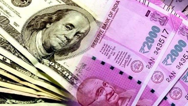 ڈالر کے مقابلہ روپیہ 2 ماہ کی کم ترین سطح پر، اور نیچے جانے کے آثار