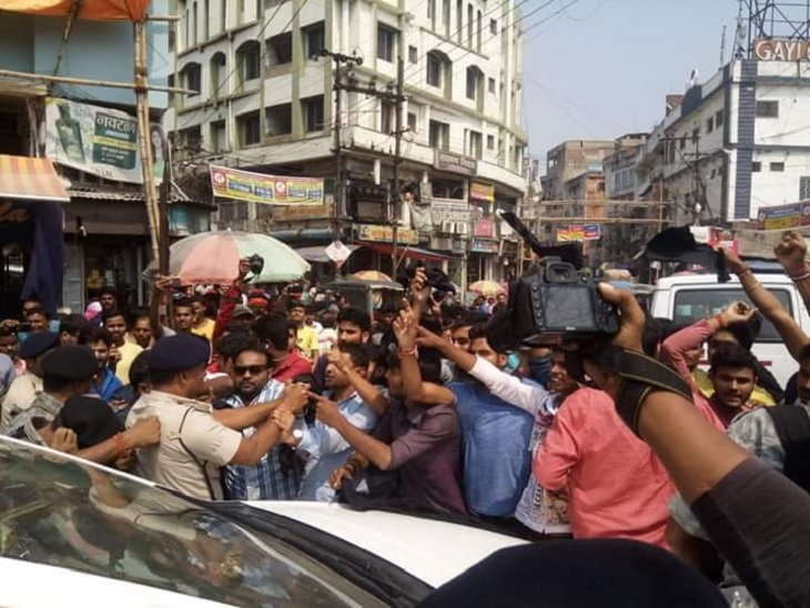 بھاگلپور: شاہنواز حسین کو سورن سینا نے دکھائے کالے جھنڈے