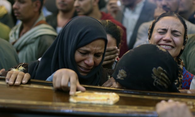 مصر: قبطی گرجا گھر کے قریب بس پر فائرنگ، 9 افراد ہلاک