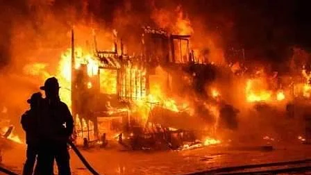 یوپی: کھیل کھیل میں جھونپڑی ہوئی خاکستر، معصوم بھائی-بہن کی جل کر موت