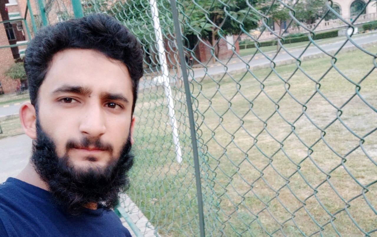 کشمیری طالب علم نوئیڈا میں لاپتہ، بازیابی کیلئے سرینگر میں احتجاج