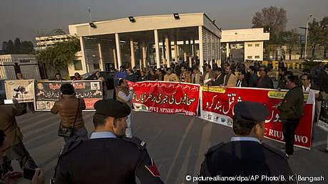 پاکستانی صحافیوں کی ’سیلف سنسرشپ‘ اور خوف