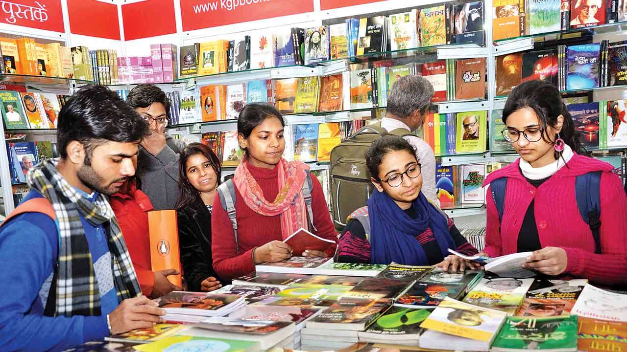 اورنگ آباد کتاب میلہ: لوگوں میں دِکھا جوش، 2 دن میں 3.5لاکھ روپے کی کتابیں فروخت