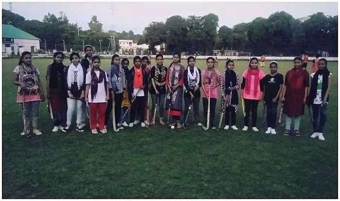 اے یم یو کی تاریخ میں پہلی بار ہاکی کھیلیں گی طالبات