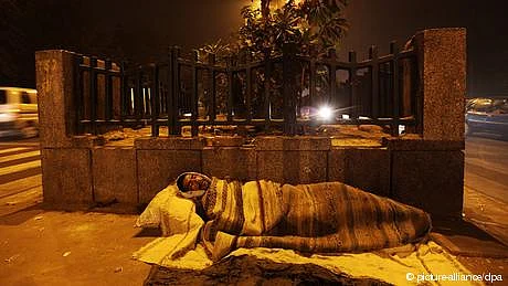 سردی سے بچنے کے لیے لوگوں میں پیدا ہوئی جیل جانے کی خواہش