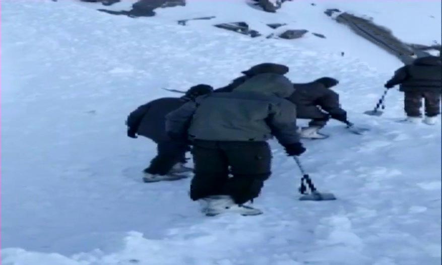 کشمیر میں موسم سرما کی قہر سامانیاں، برفانی تودے کی زد میں آکر 4 افراد ہلاک، 6 کی تلاش جاری