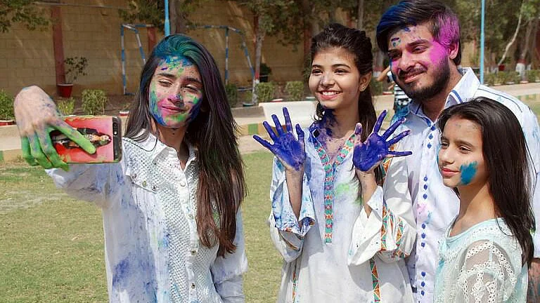 کرائسٹ چرچ حملہ: ہندو برادری کا مسلمانوں سے اظہار یکجہتی، سادگی سے منائی گئی ہولی