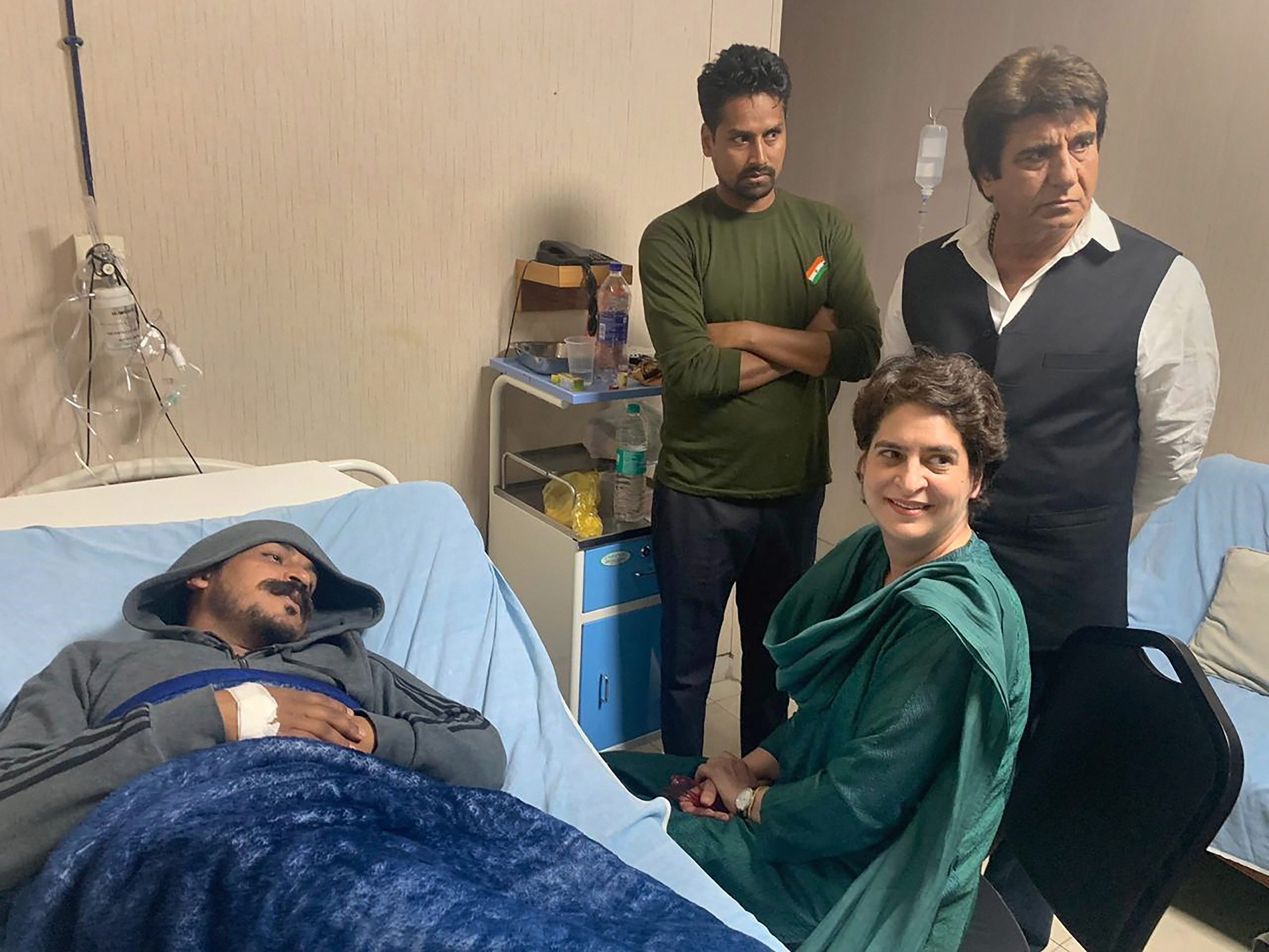 حکومت نوجوانوں کی آواز کچلنا چاہتی ہے، چندر شیکھر کی عیادت کے بعد پرینکا کا بیان