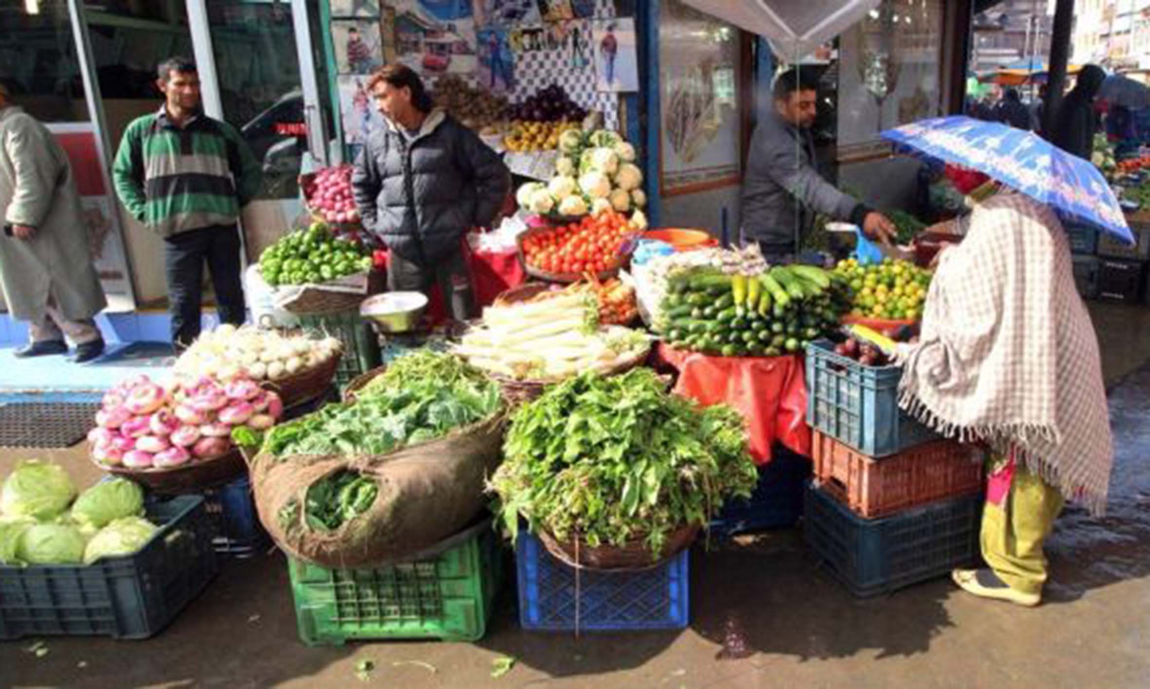 کشمیر میں اَشیائے ضروریہ کی قلت، گوشت 500 روپے کلو
