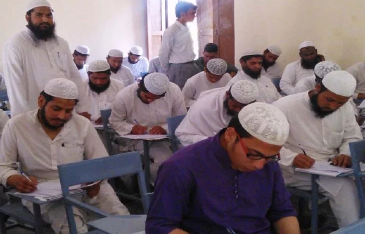 مدارس کے اساتذہ کو ’تربیت‘ دلائیں گے نقوی!