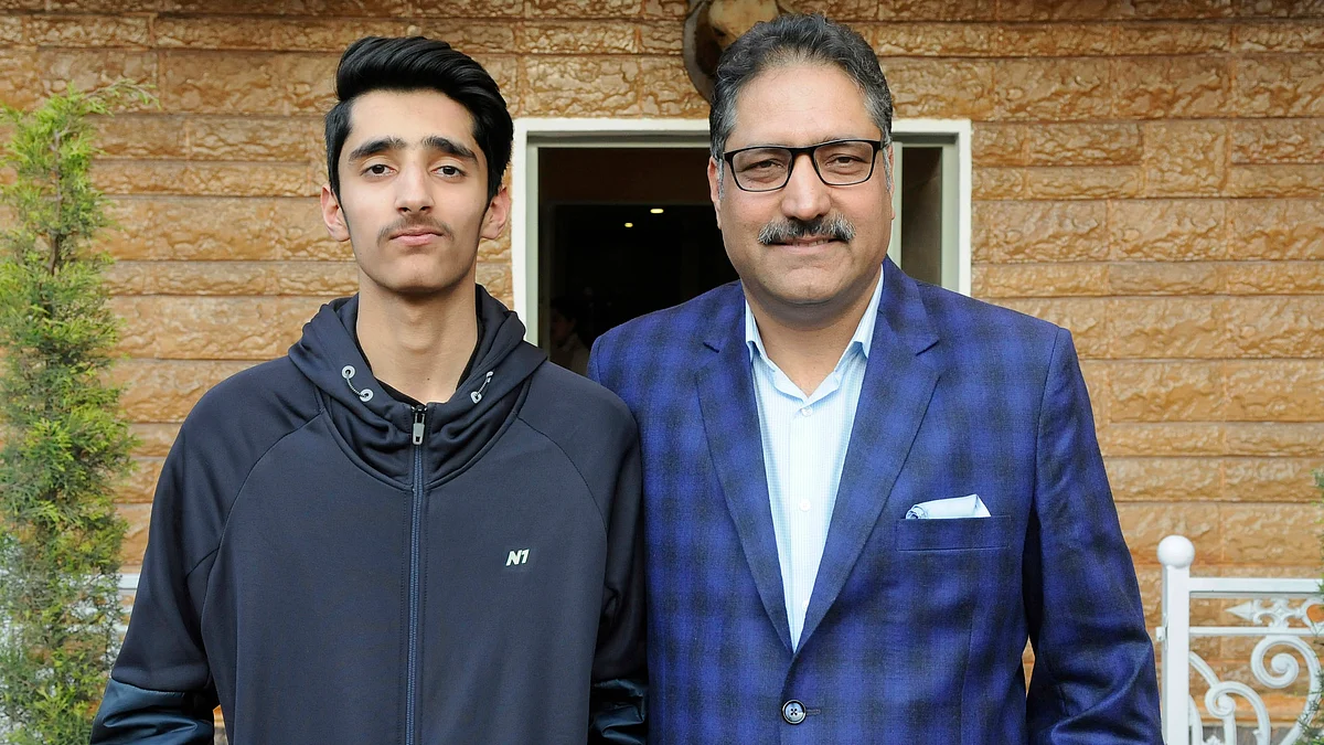 میرے والد سر چشمہ علم اور قیام امن کے داعی تھے: تمہید بخاری