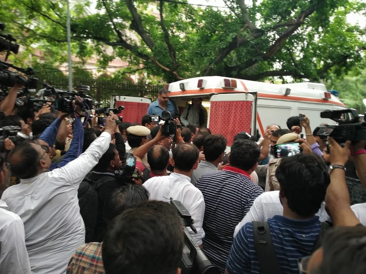 شیلا دیکشت کے آخری دیدار کے لئے امنڈا جم غفیر، تصویری جھلکیاں