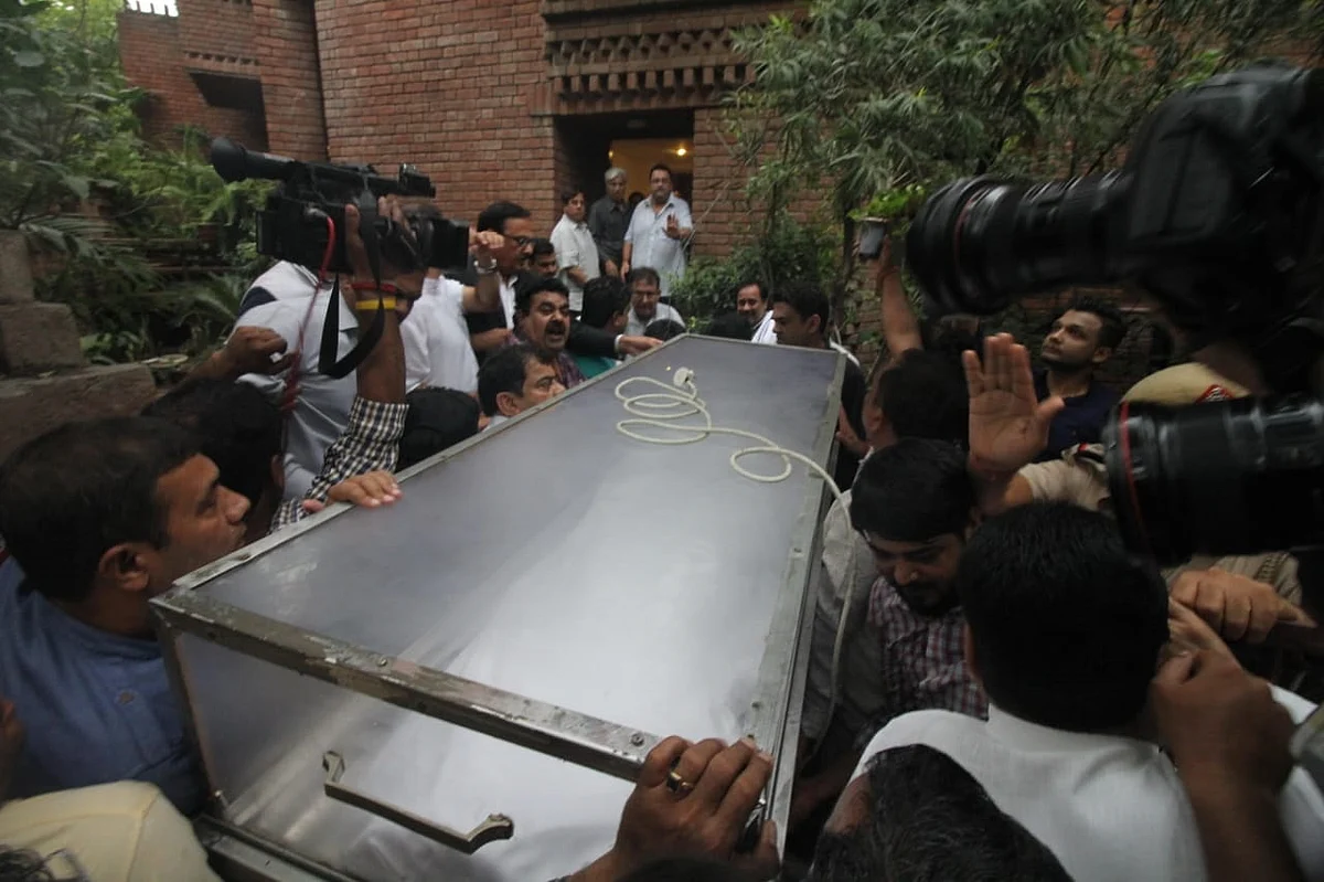 شیلا دیکشت کے آخری دیدار کے لئے امنڈا جم غفیر، تصویری جھلکیاں