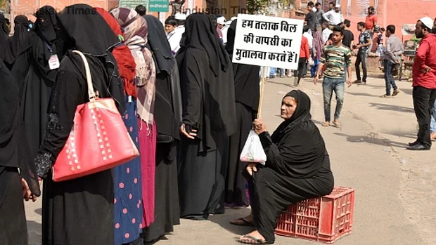 تین طلاق بل: لکیر پیٹتے رہیے سانپ تو گزر گیا... م۔ افضل