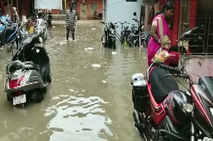 شدید بارش سے وڈودرا میں سیلاب کا منظر، مشکل میں ہزاروں لوگ... تصویری جھلکیاں
