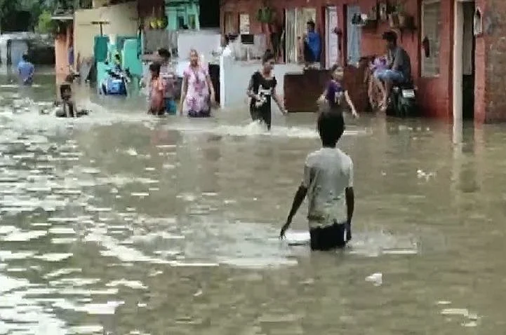 شدید بارش سے وڈودرا میں سیلاب کا منظر، مشکل میں ہزاروں لوگ... تصویری جھلکیاں