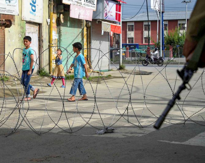 کشمیری المیہ سے دنیا نے بھی منھ موڑ لیا!... ظفر آغا