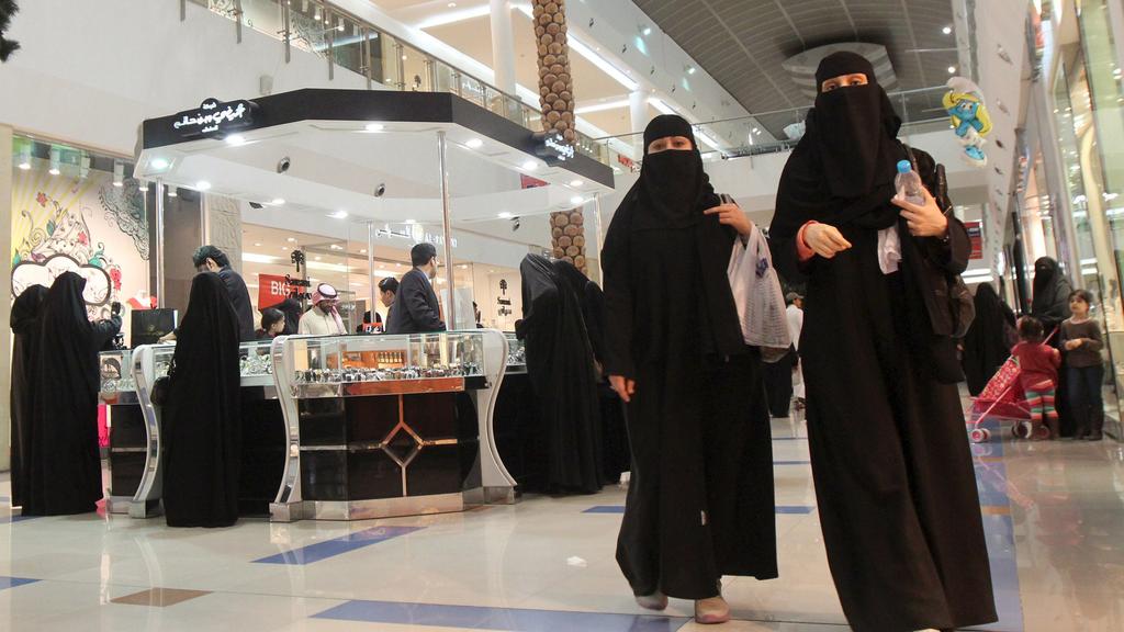 سعودی خواتین کے لیے خوشخبری، مرد سرپرست کی اجازت کے بغیر کر سکیں گی دنیا کی سیر