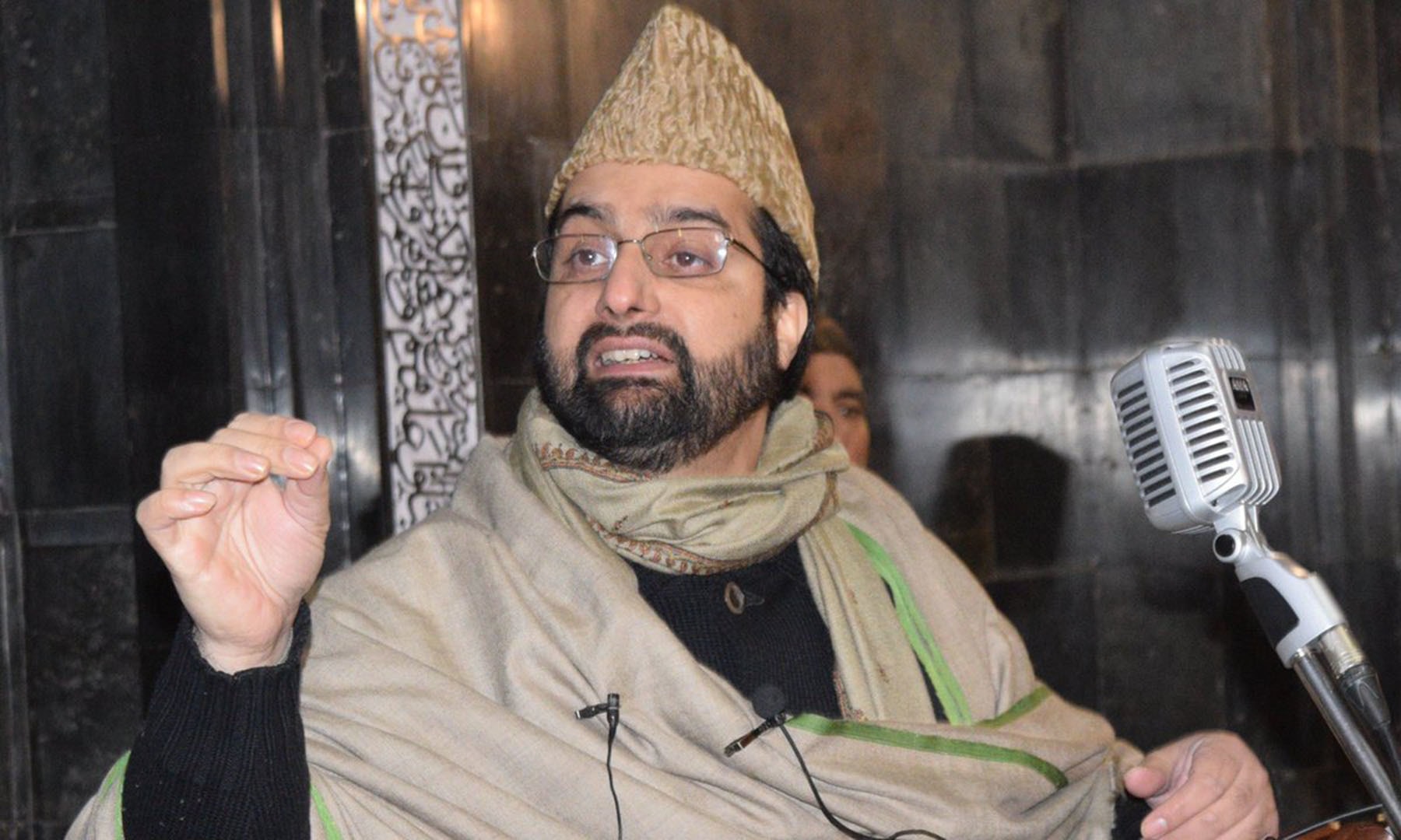 جموں و کشمیر: میر واعظ عمر فاروق کے اپنی ’آزادی‘ کے لئے بانڈ پر دستخط!