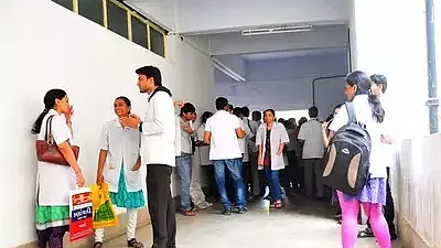طبی خدمات کی فیس میں اضافہ پر تریپورہ کانگریس اور سی پی ایم کا احتجاج