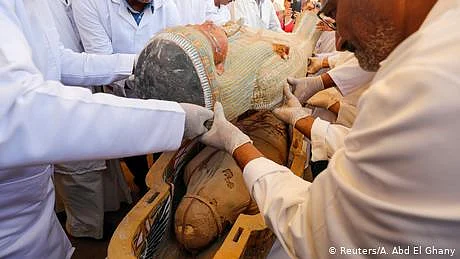 مصر میں فرعونوں کے دور کے درجنوں تابوتوں کی سنسنی خیز دریافت