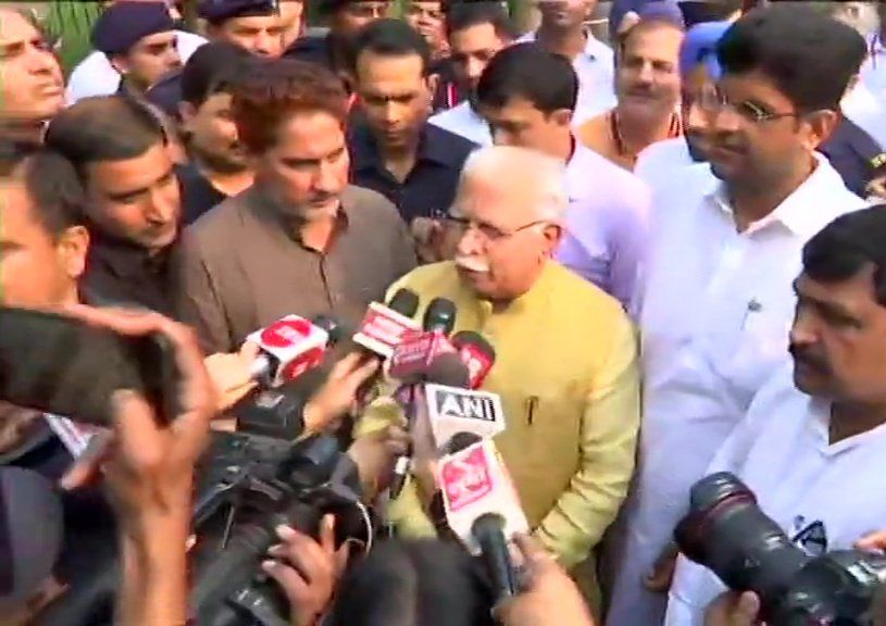 وزیر اعلیٰ کھٹر کا انبالہ میں ’سیاہ پرچم‘ دکھا کر ہوا استقبال، ناراض کسانوں نے روکا راستہ
