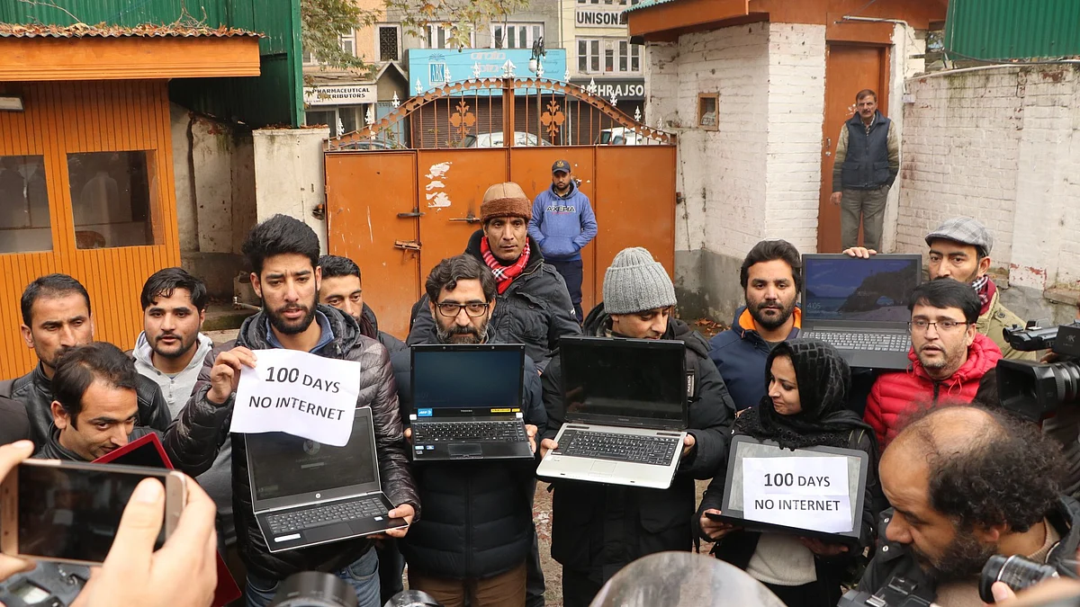 سری نگر میں صحافیوں کا احتجاج، انٹرنیٹ خدمات کی بحالی کا مطالبہ