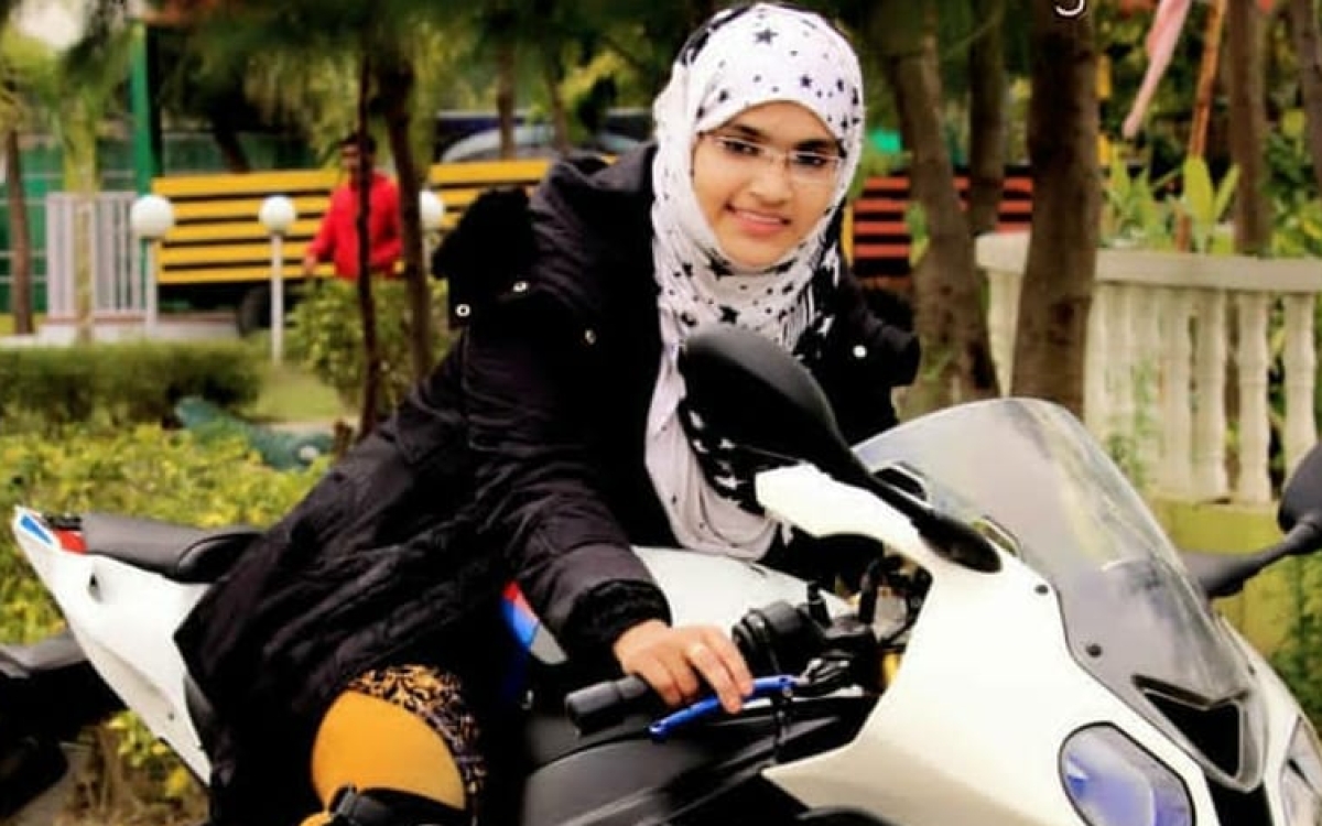 لکھنؤ کی برقعہ رائیڈر عائشہ امین، ’میں ماڈرن ہوں لیکن برقعہ میری طاقت ہے‘