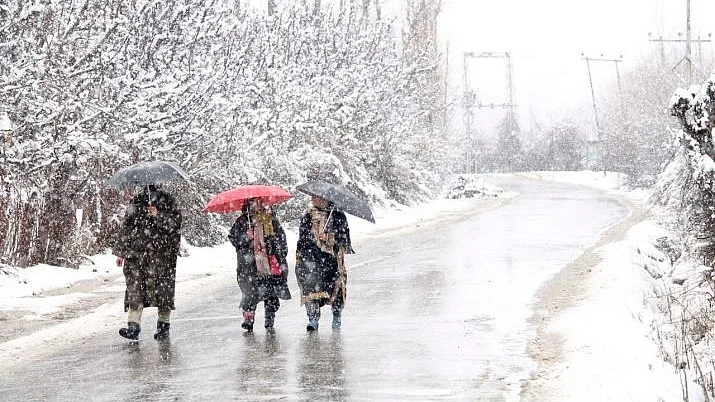 سخت سردی کی زد میں کشمیر، 16 نومبر کو زبردست برف باری کی پیشین گوئی