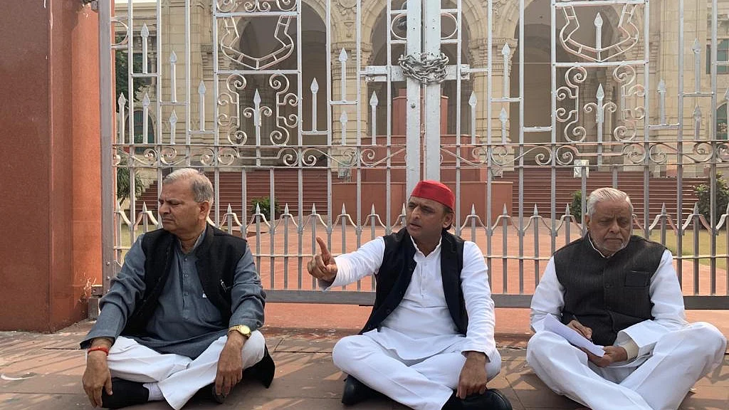 یوگی حکومت بیٹیوں کے حق میں نعرے تو لگاتی ہے، ان کی بات نہیں سنتی: اکھلیش یادو
