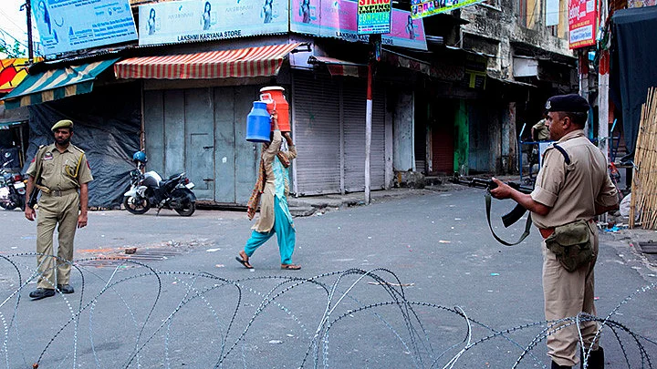 کشمیر میں غیر یقینی صورتحال کا 120 واں دن، تجارتی سرگرمیاں عروج پر نظر آئیں