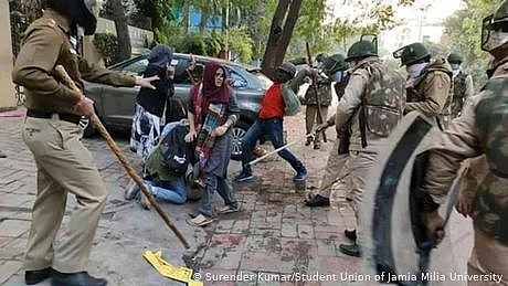 شہریت ترمیمی قانون: مظاہرین کے خلاف پولیس کا تشدد اور گرفتاریاں